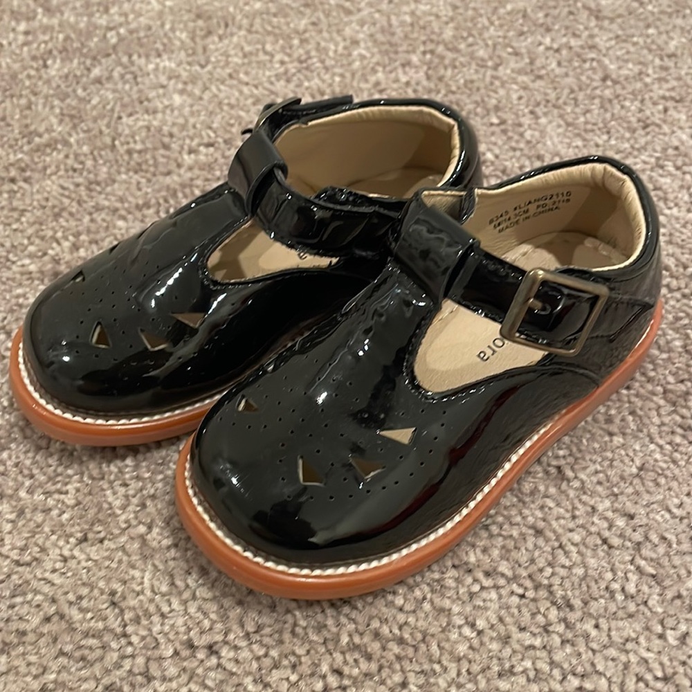 Felix & Flora black patent leather maryjane shoes